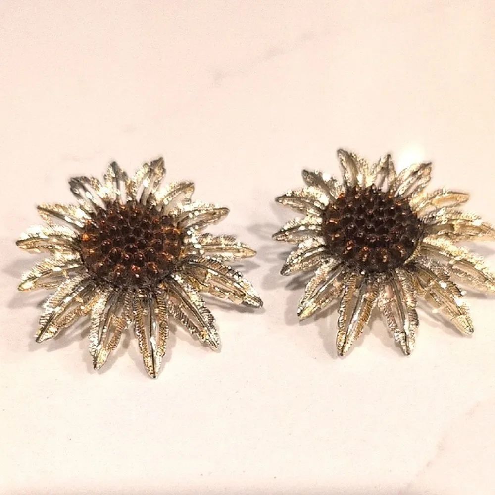 Vintage Sarah Coventry Large Star-Burst Clip On Earrings